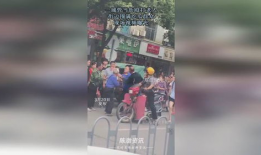 最新吃瓜爆料打架视频大全,打架视频大全盘点，一网打尽街头冲突瞬间